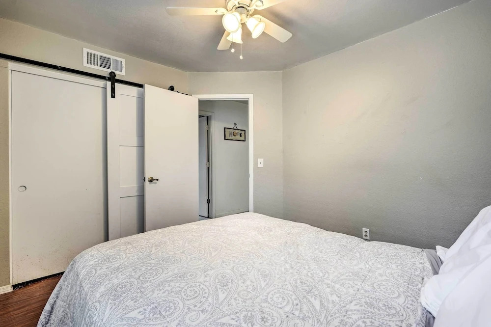 2 Mi to Sports Complex: Peoria Home w/ Patio!