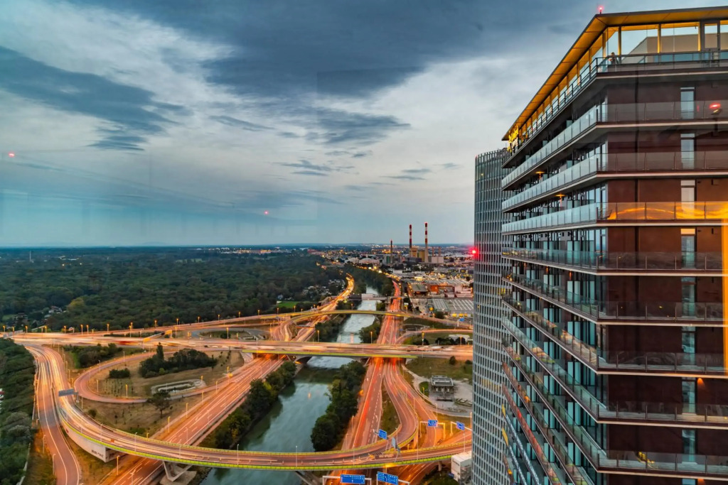 Triiiple Tower Dream Apartments with Rooftop-Summer-Pool by ichbucheAT