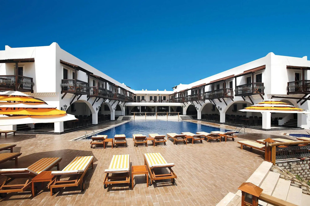 Costa Bitezhan Beach Hotel