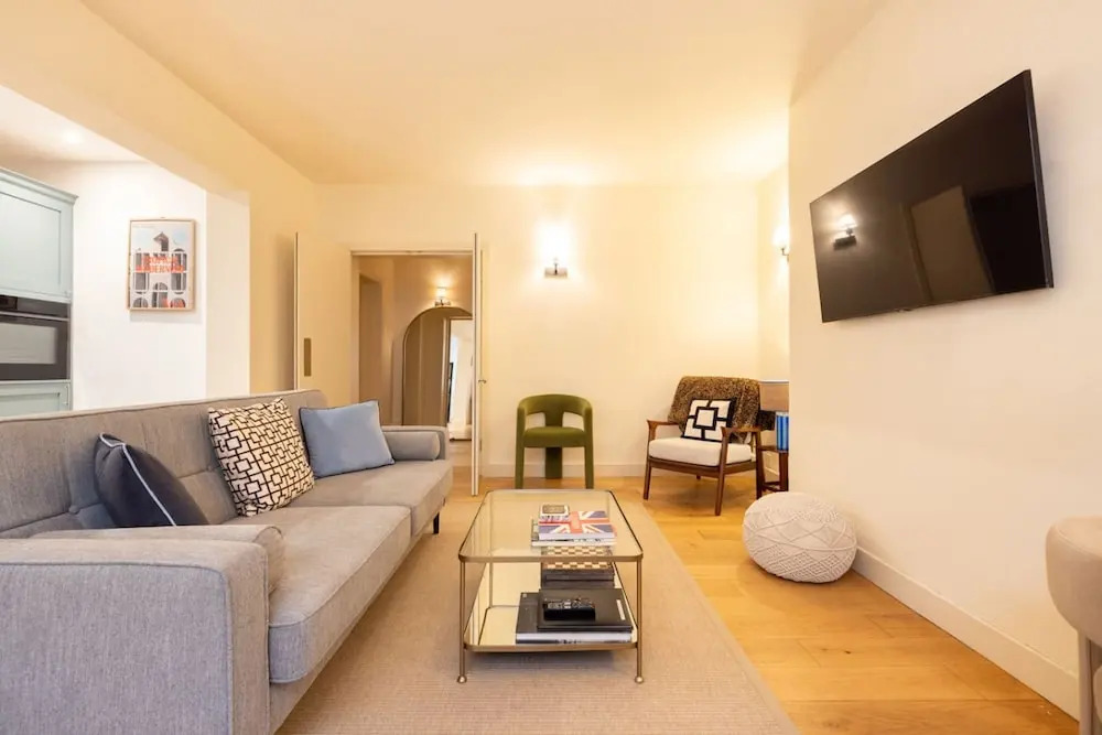 London Hues 2 Bedroom Apartment