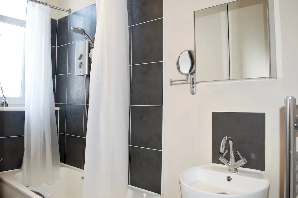 Beautiful 2 Bedroom Flat in Leith