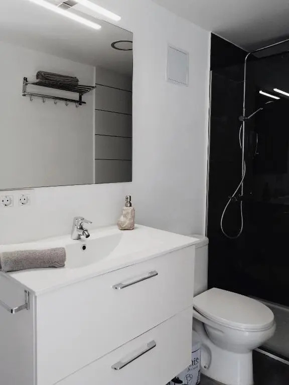 ISLAND 201 Modern & Minimalist Apartments