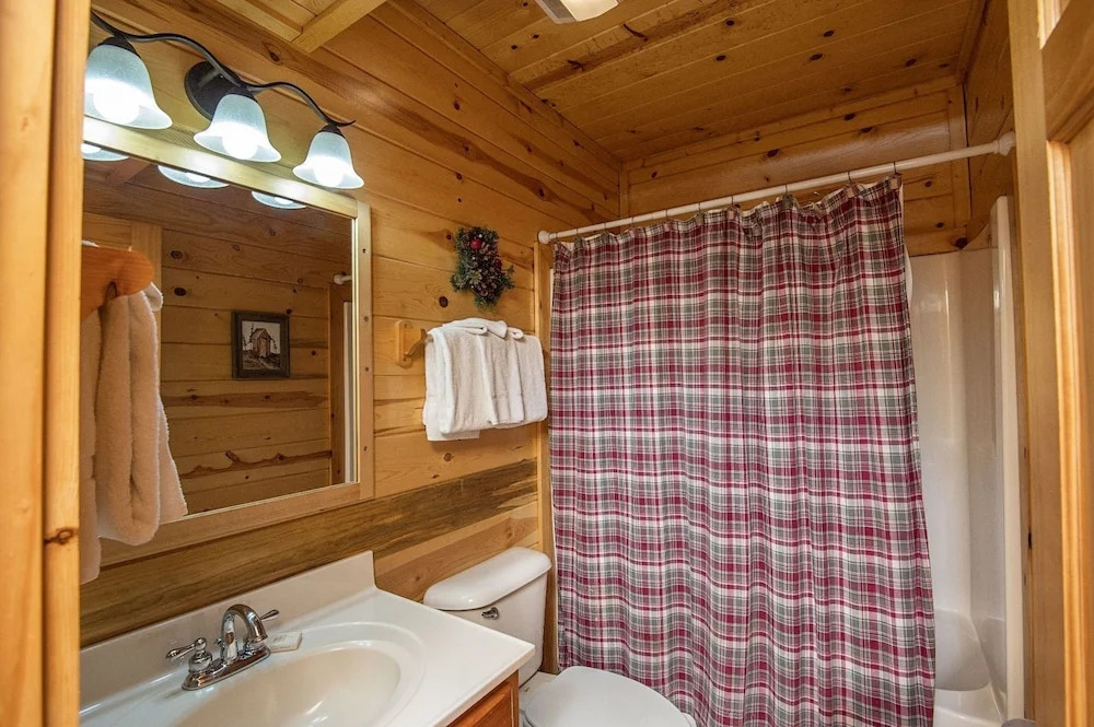 Er 244 â Black Hawk Hideaway Great Location â Close To Town! 2 Bedroom Cabin by RedAwning