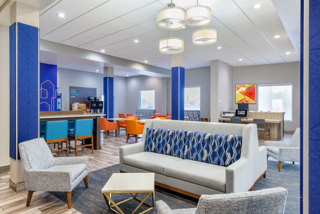 Holiday Inn Express & Suites Memphis Arpt Elvis Presley Blv by IHG