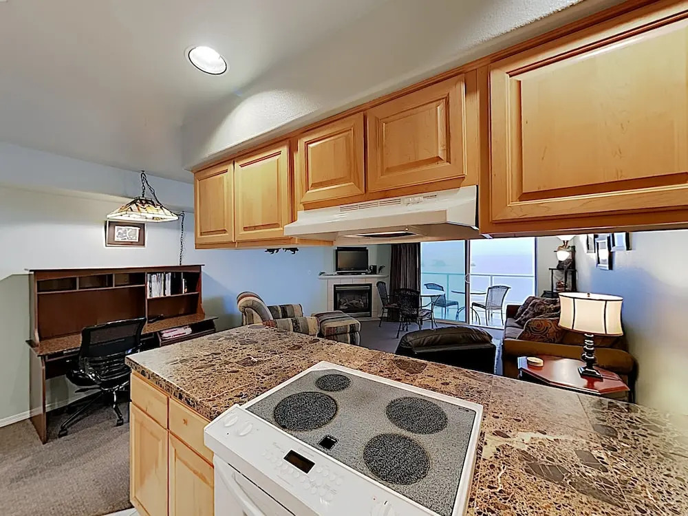 New Listing! Bay-view Beauty W/ Private Balcony 1 Bedroom Condo