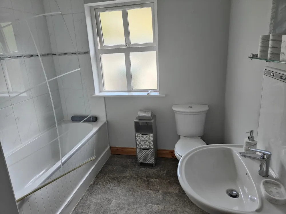 Castleview Large 3 Bedroom Family House - Glenarm