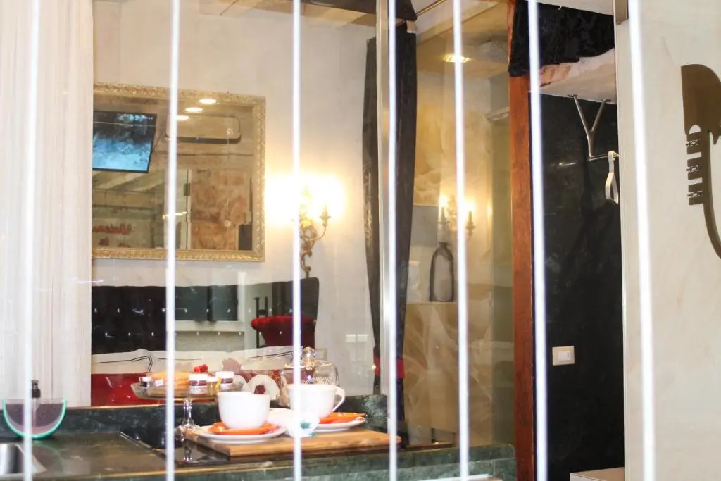 Venice Luxury Watersdoor