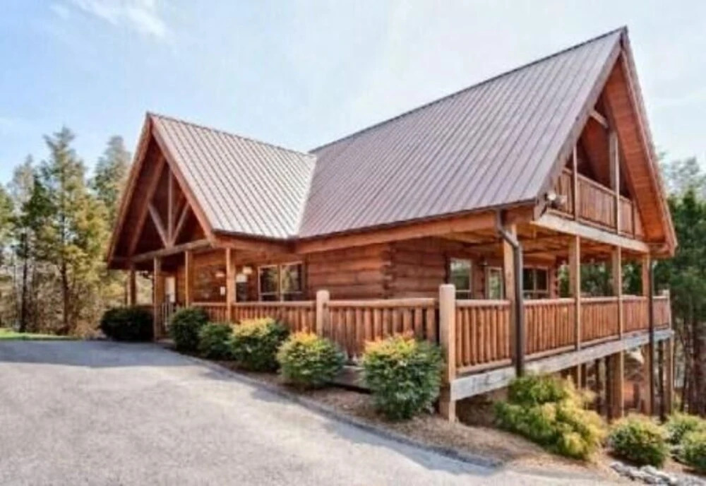 Airport Runway 33 3BR Cabin-Sleeps 10-Near Pigeon Forge FREE Tickets-1 Mile to Downtown