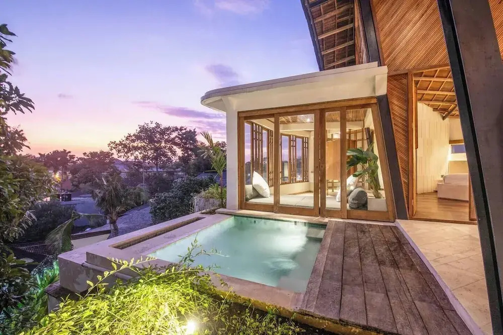Gorgeous 2-br Penthouse, 800m to the Beach