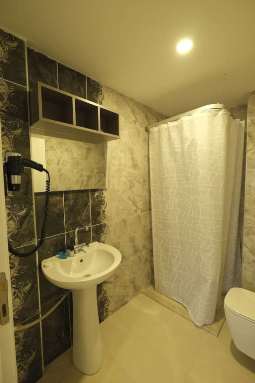 Tut Hotel