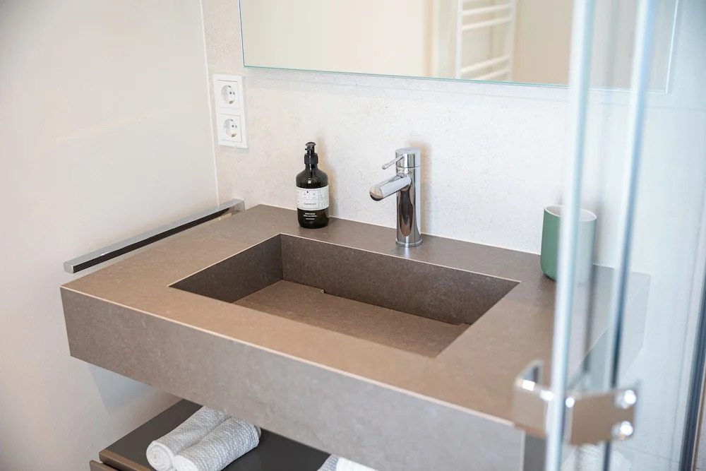 En Suite bedrooms at Reckenthal House by Rentaroo