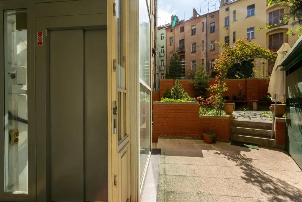 Prague Days - One-bedroom Apartment with Workspace and iMac in Vinohrady