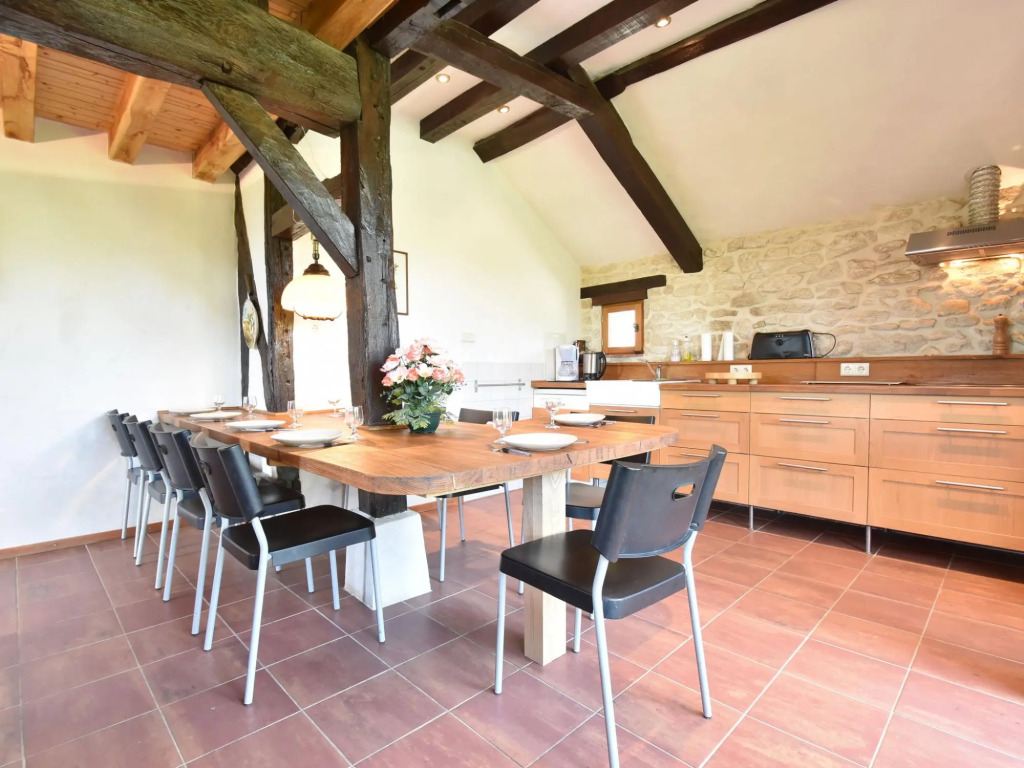 Cosy Holiday Home in Oussoy-en-Gatinais with Library