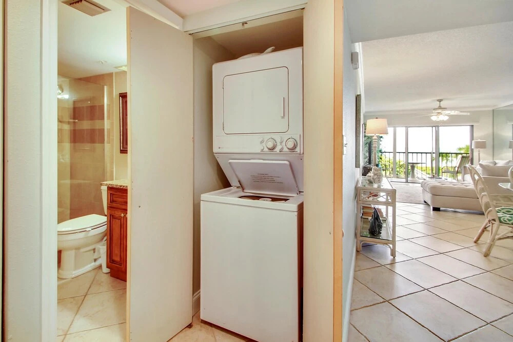Land's End 304 Building 10 Beachfront Condo With Updates!