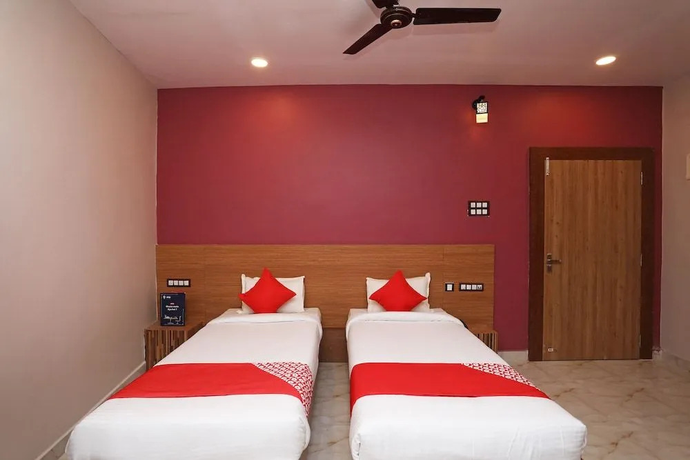 OYO 28645 Nirmalya Plaza