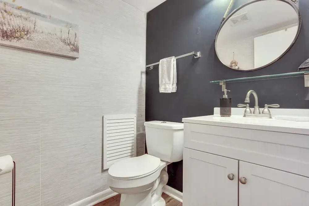 Harbor Island Condo w/ Pool Access: Walk to Beach!