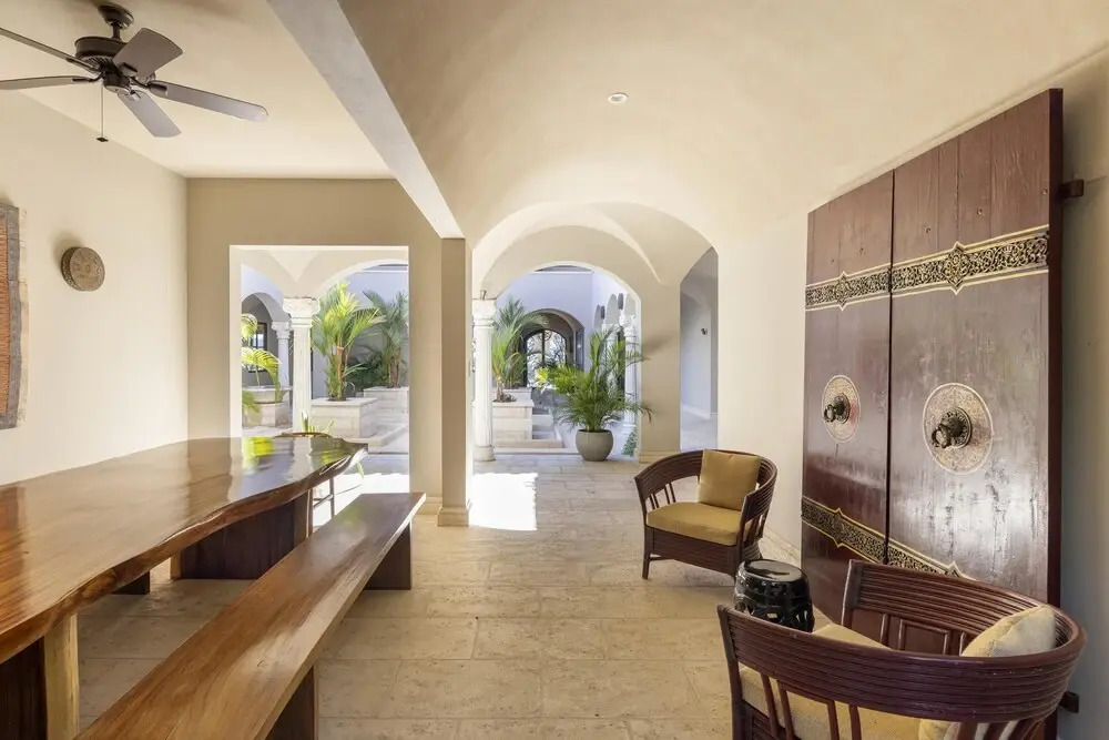 Arcos Del Mar Beachfront