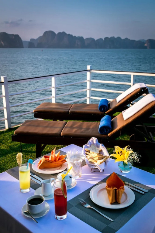 Gray Line Private Luxury Cruise