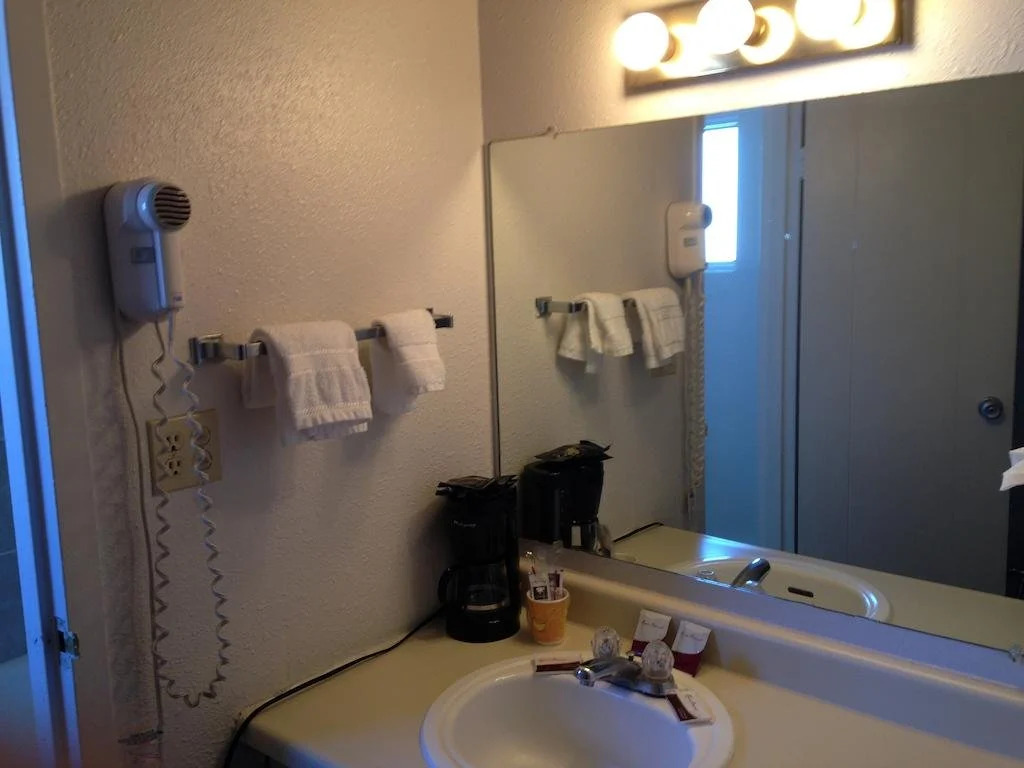Grizzly Inn Motel
