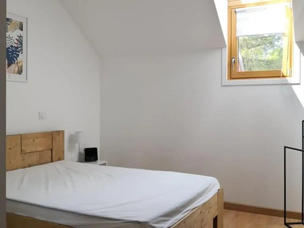 Appartement fonctionnel avec balcon, à 10 min du centre, parking gratuit, idéal pour 5 personnes - FR-1-548-3