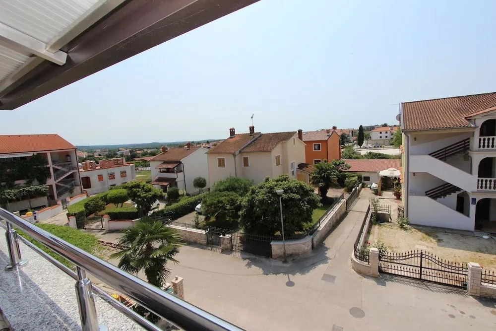 Room and Apartment Lea