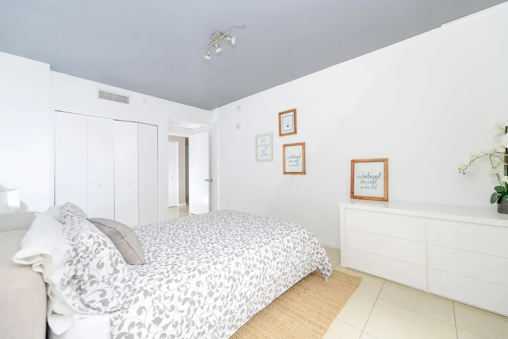 Miami World Rental - Midtown 507