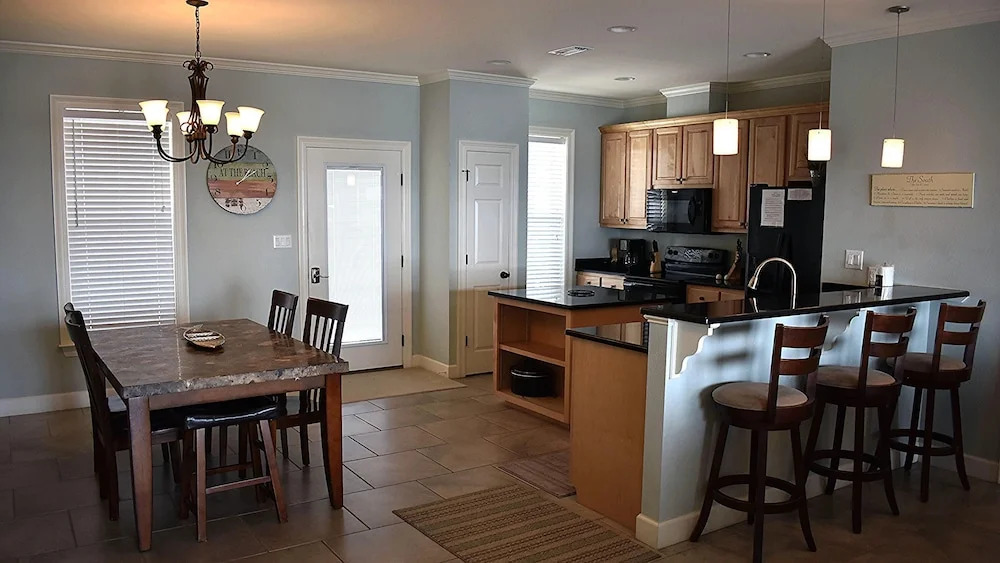 Southern Breeze - 103 Vaca Ct