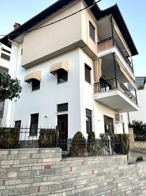 Magnificent view apartment with private garden