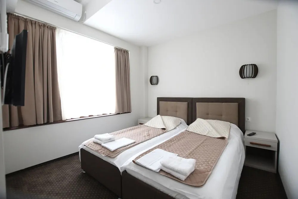 Atrijum Apartments and Rooms - Đerdap Boat Tours