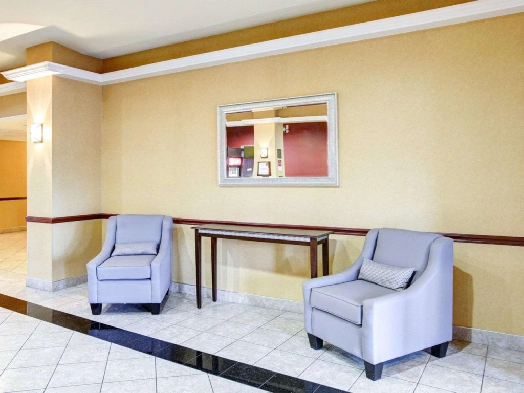 Comfort Suites Texas Ave