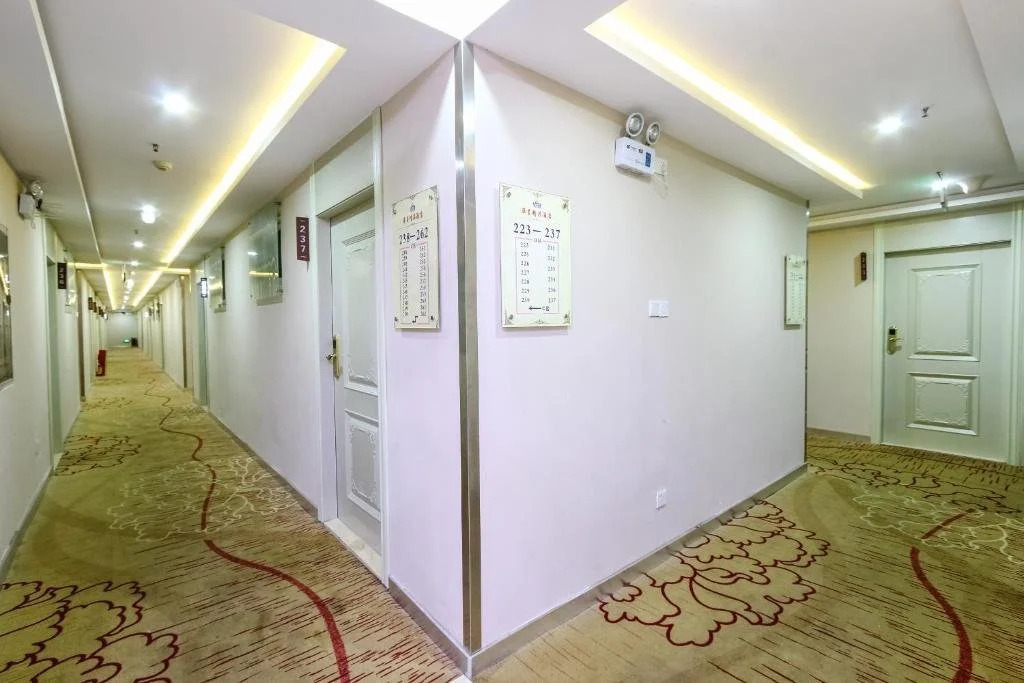 Qiqiyuan Business Hotel (Guangzhou Tianhe Chebei Subway Station)