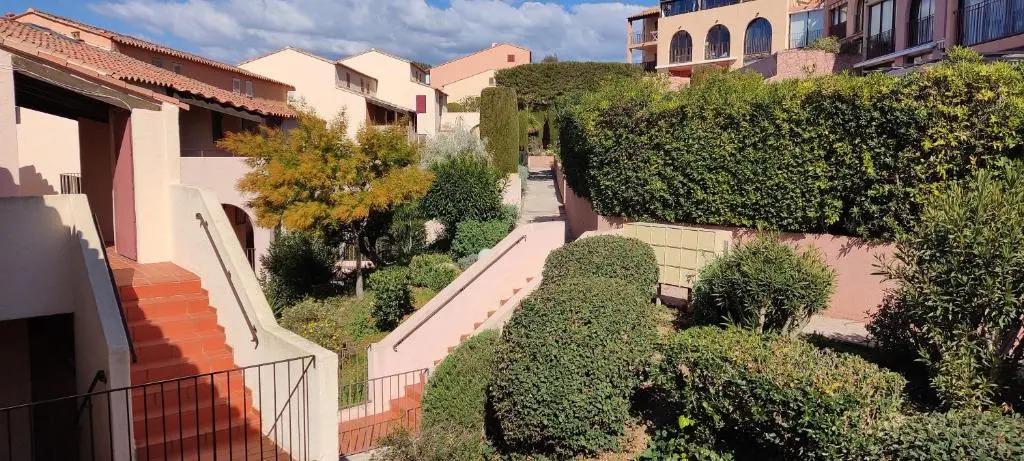 Cap au Soleil pour cet appartement avec piscine