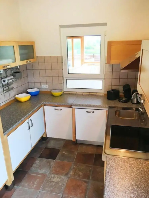 Ferienhaus Event Haus EMG Hockenheim für Familien und Gruppen bis 22 Personen mit Partyraum