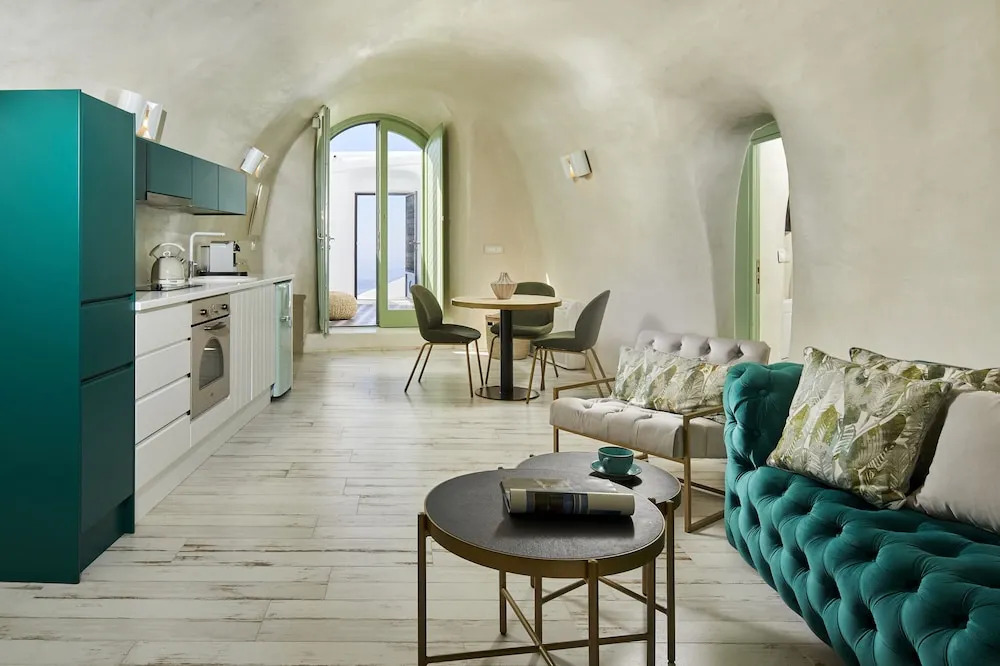 Gitsa Cliff Luxury Villa