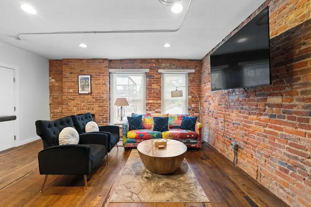 Short North Lounge Stay for 2