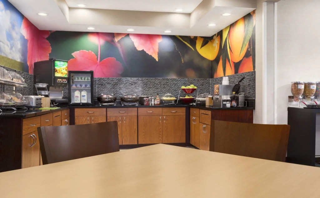 dubuque inn & suites