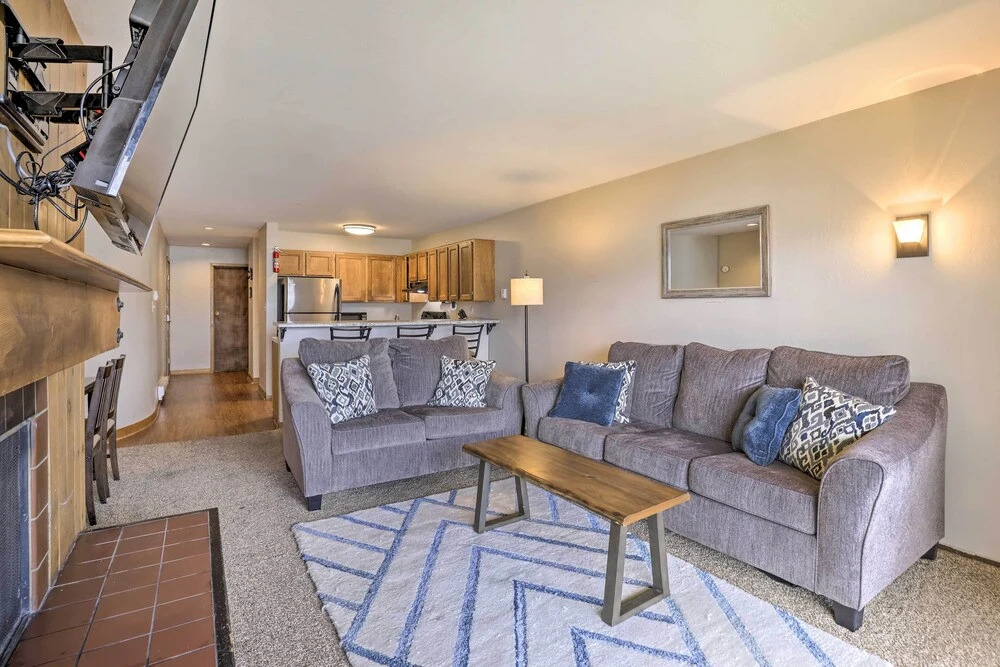 Lakefront Dillon Condo w/ Pool Access: Near Skiing