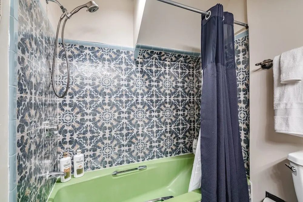 4 BD 2.5 Baths! Steps Away From Liberty Bell!