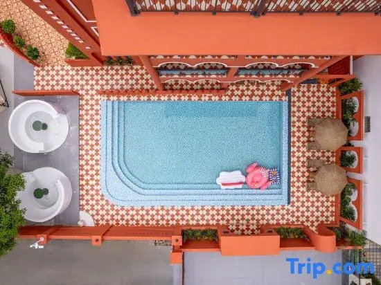 Jingdezhen Qiyun Qingyun Chenju Cyan Qinzi Swimming Pool Villa (Taoxichuan Wenchuang Jiequ)