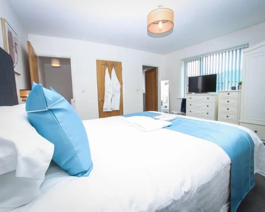 No15 Luxe Living Elegant City Home-1 Bed-Garden-Wifi-Private Parking-Beach-City