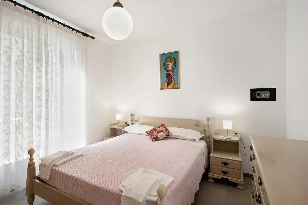 Valeria 2 - Arenzanohost