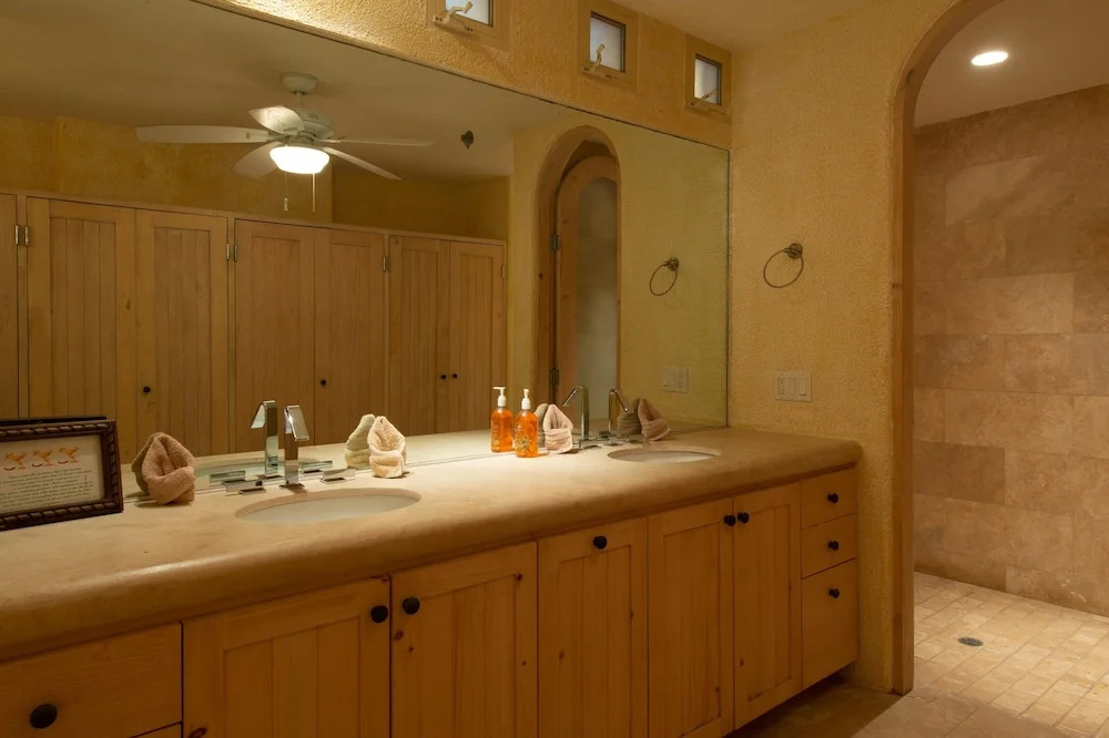 6 Bedroom Beachfront From $1600 per Night: Villa de la Playa