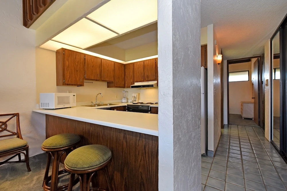Papakea #d402 3 Bedroom Condo by RedAwning
