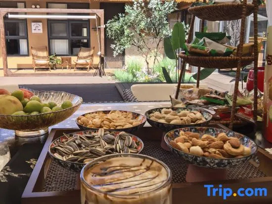 Xinzhou Huajianji Homestay (Kailai Xinyue Shopping Plaza)