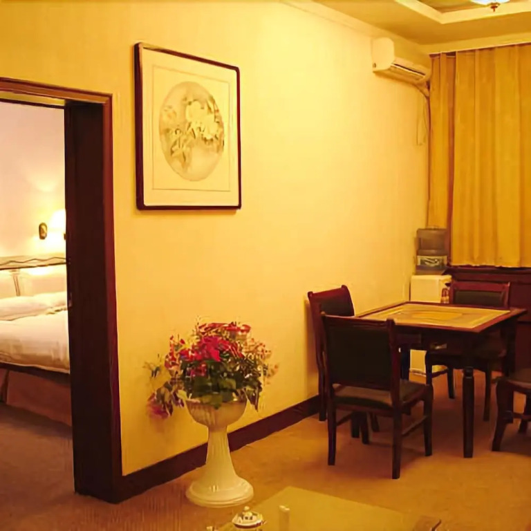 Holiday Hotel