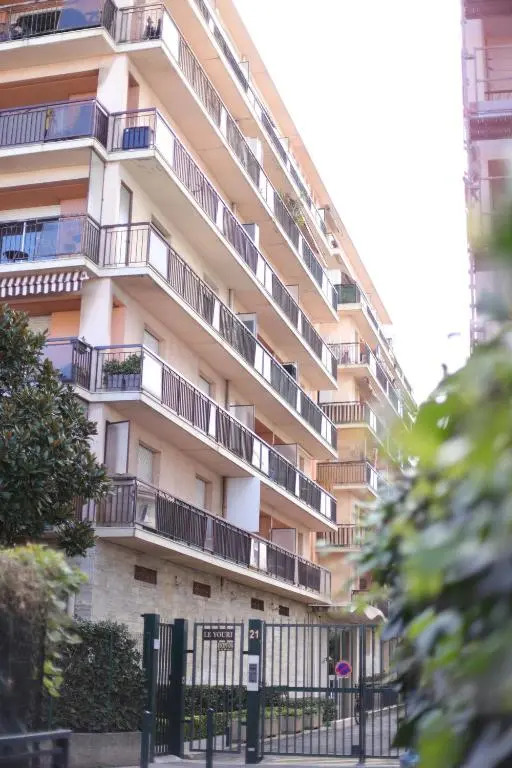 Studio with terrace and sea view, 10 min to the beach