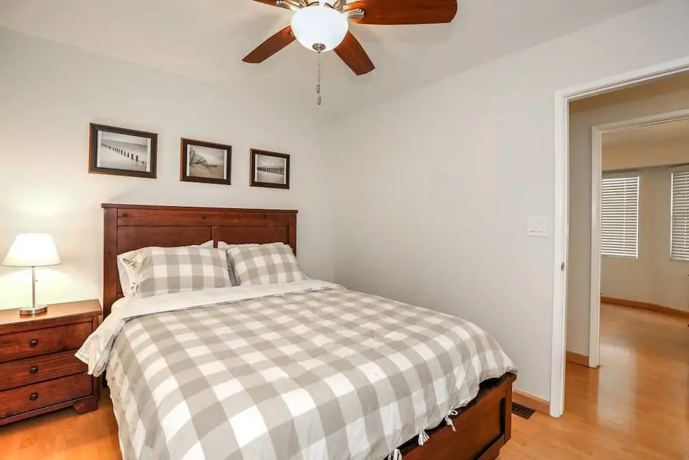 Beachy 3br - 1 Block To Ocean, Near Abbott Kinney 3 Bedroom Home