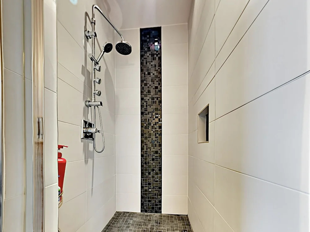 Modern WeHo Apt 8 - 3 Br Townhouse