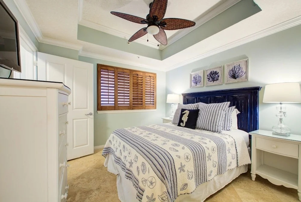 Gulfside 402 - 3 Br condo by RedAwning