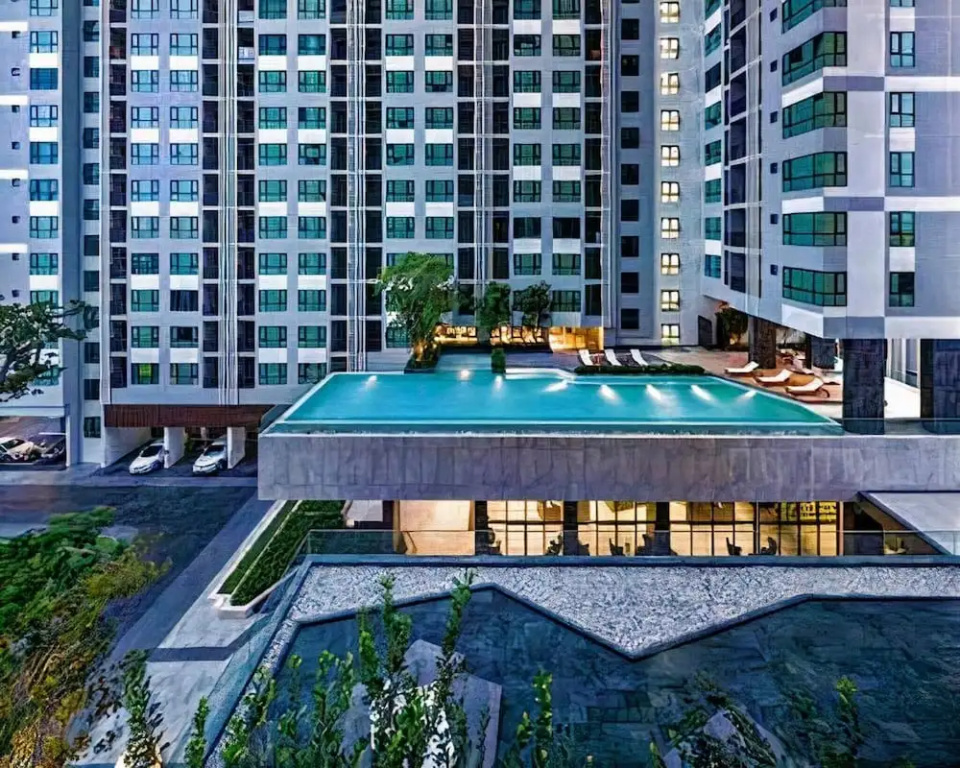 2 Bed Room, Large Living Room at Central Pattaya